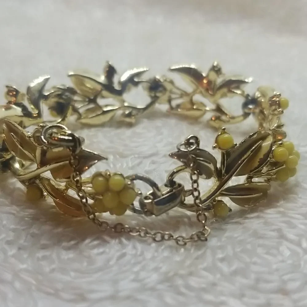 Coro Bracelet Yellow Leaves Berries Gold Tone Rare Broken Vintage